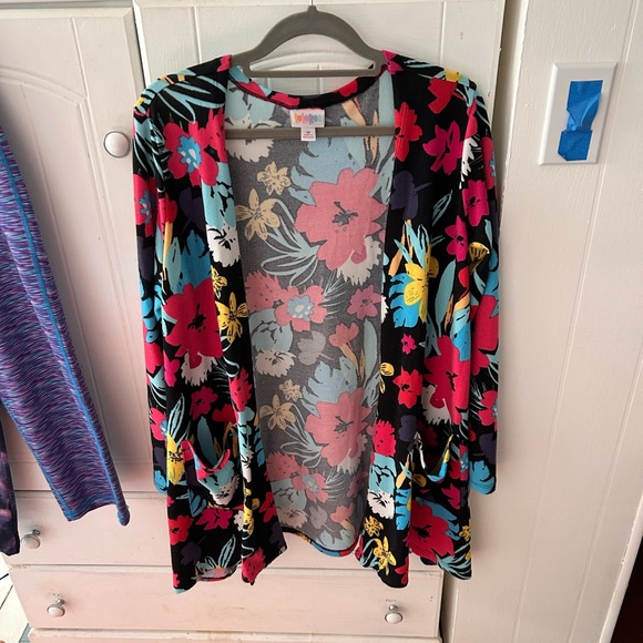 Lula Roe Cardigan Lightweight Floral Sweater in Perfect condition, versatile - Picture 3 of 5